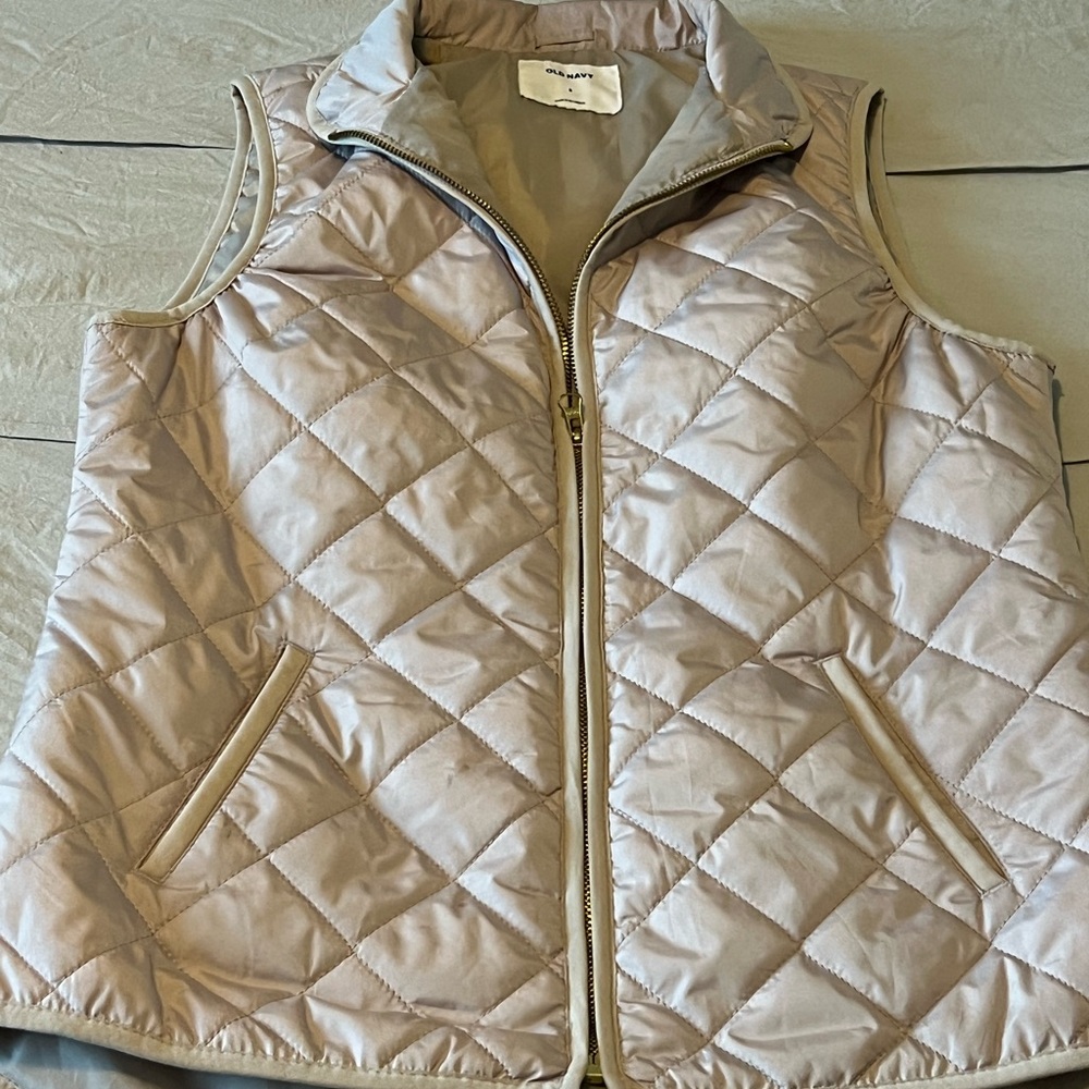 Old Navy Quilted Vest in Light Beige